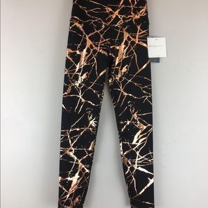 Beyond Yoga Rose gold Marble leggings. NWT